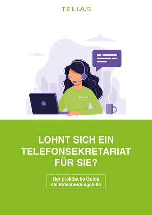 Frau mit Headset am Laptop